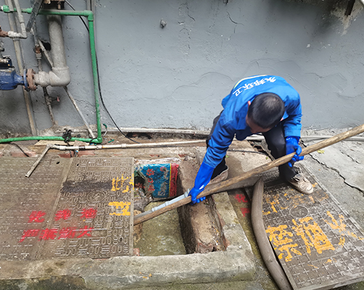 乌拉特中清掏化粪池