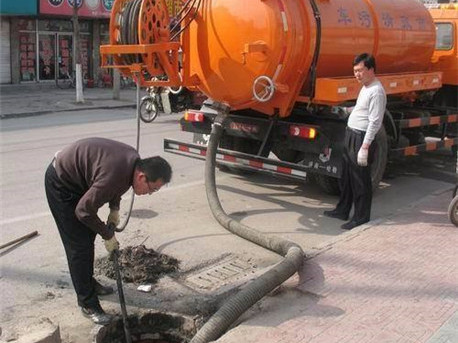 乌拉特中清掏化粪池，健康生活从这里开始
