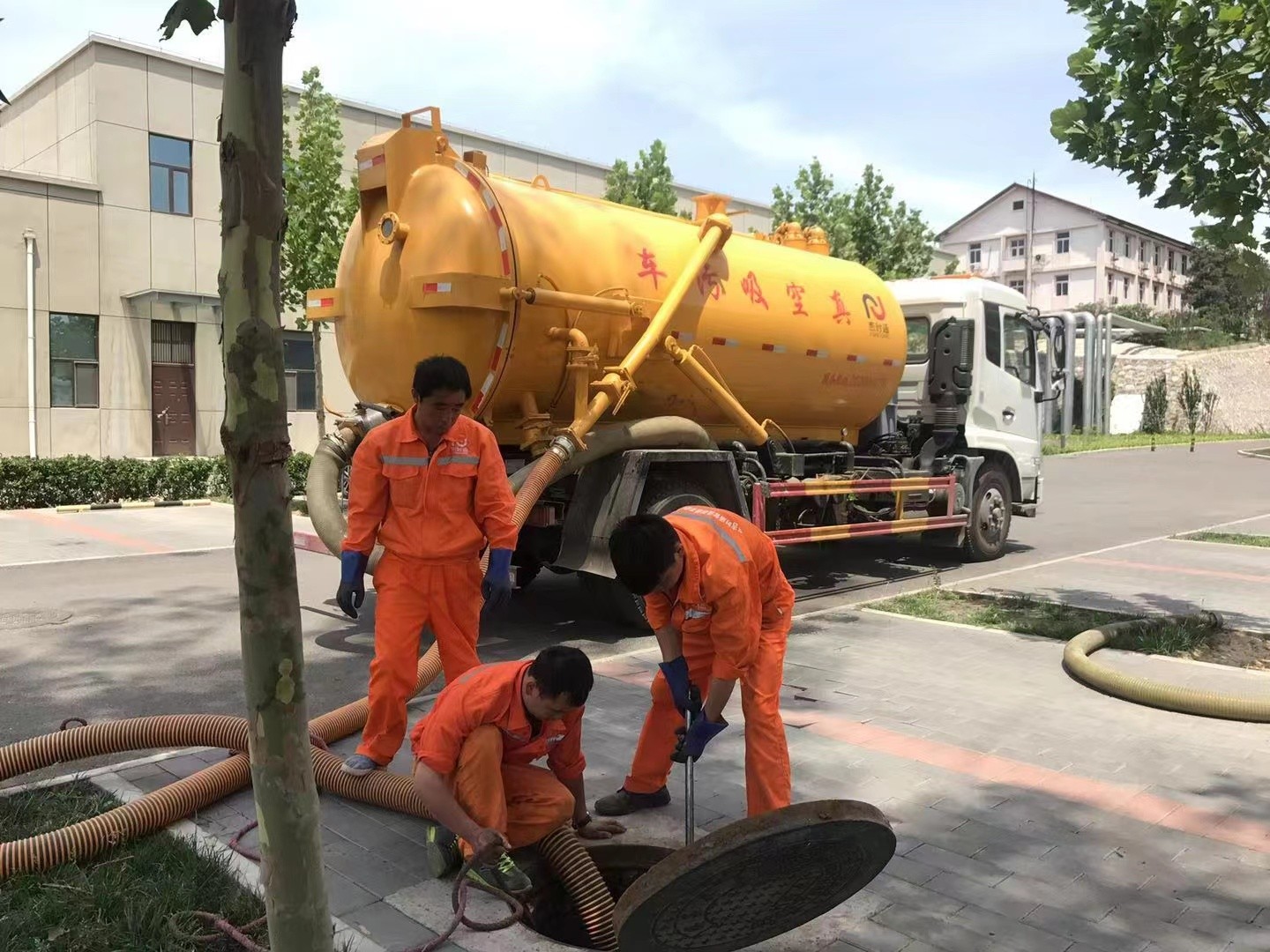 乌拉特中化粪池清理与5-8吨吸粪车施工效率分析